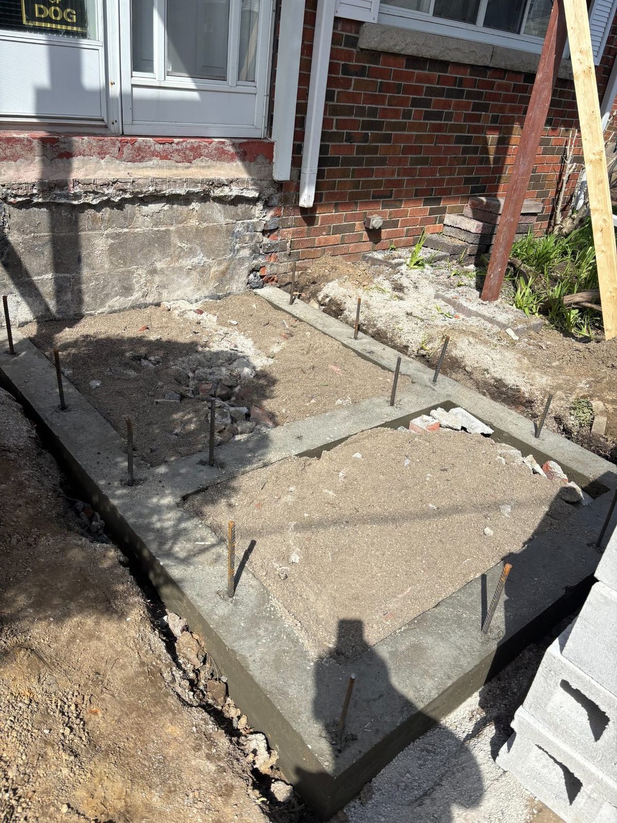 Front entry pour preparation with rebar
