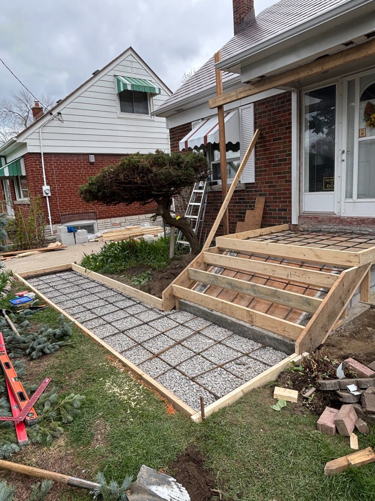 Wide stairs and walkway rebar layout